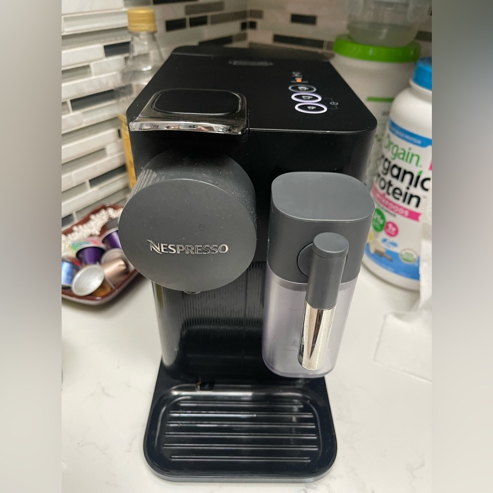 Nespresso Latissima One by De' Longhi-Shadow Black